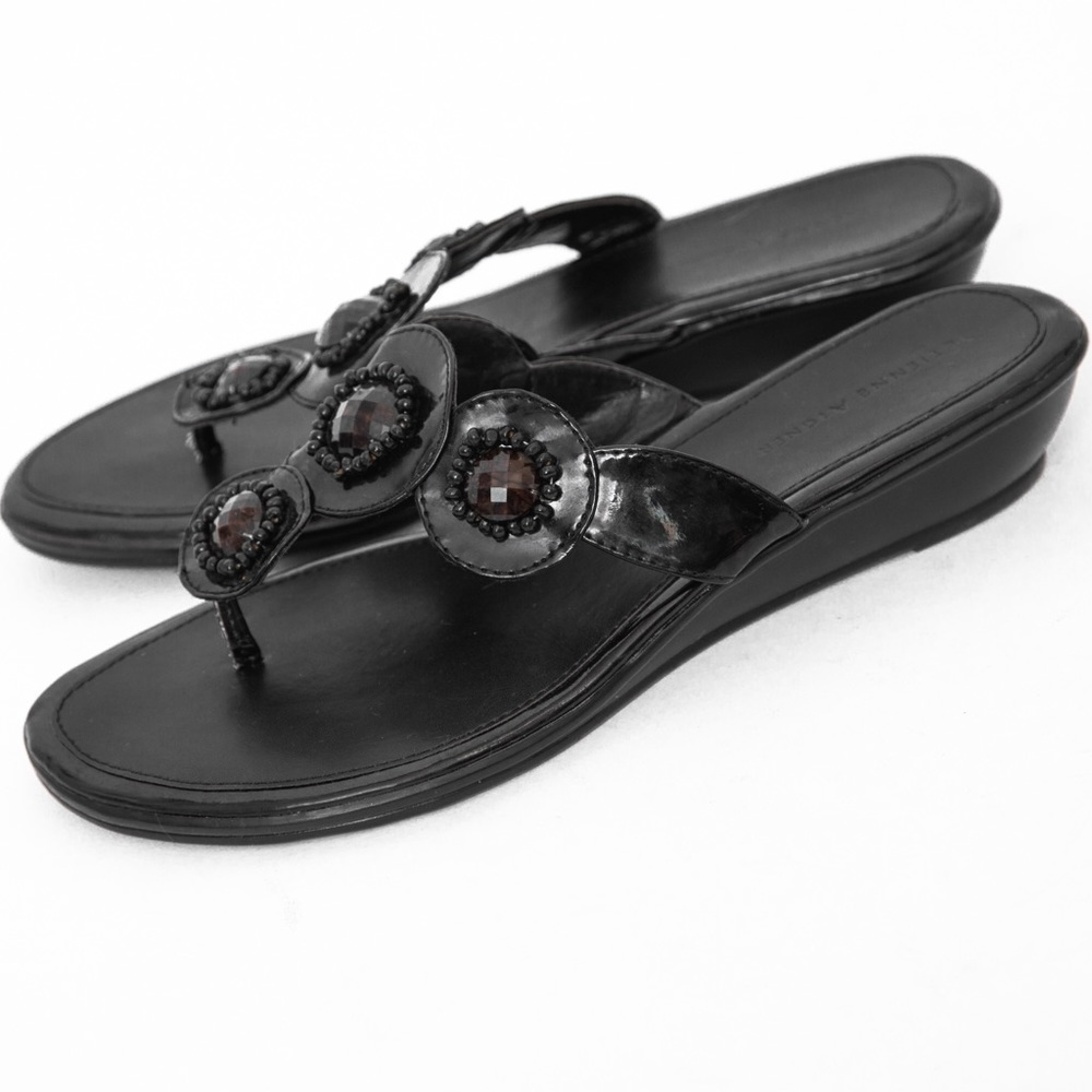 Thong sandal neutral black with brown stones Baccia style Etienne Aigner 9.5
